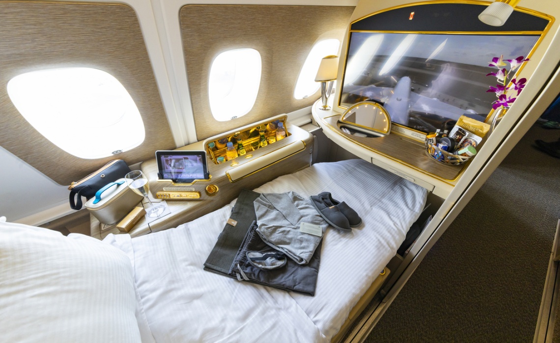 Business Class Platz mit Liegefl&auml;che, Entertainment TV und Boardservice