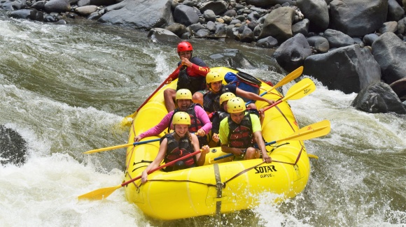 Menschen beim Rafting 
