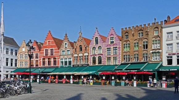Brugge Platz mit H&auml;userfronten